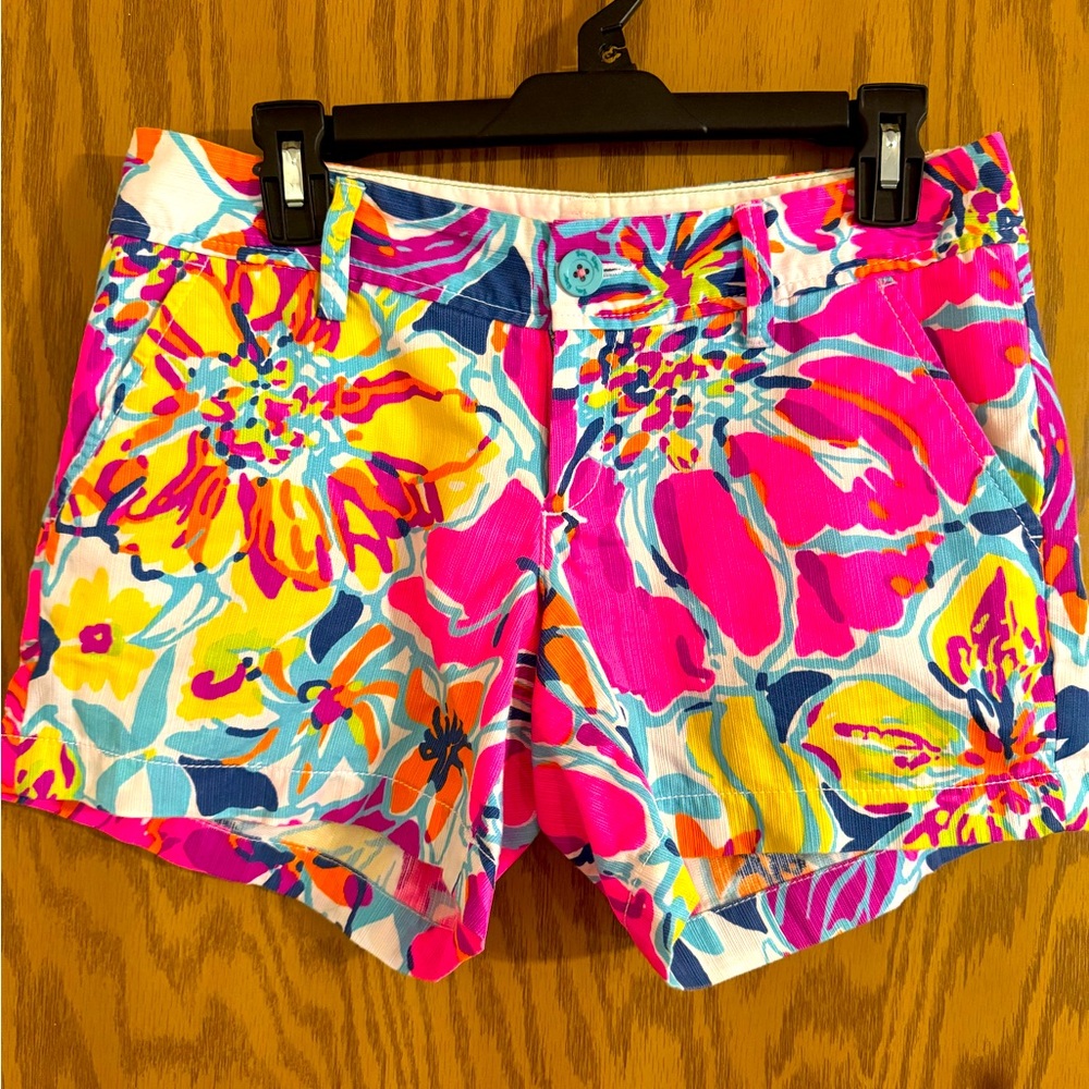 Lilly Pulitzer The Callahan Short Size 2 , Pink and Yellow Floral Shorts.